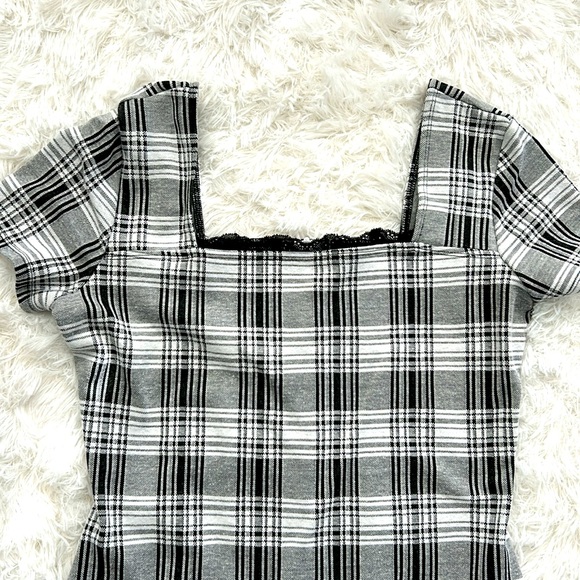 Short Sleeve Plaid Dress - Picture 2 of 3
